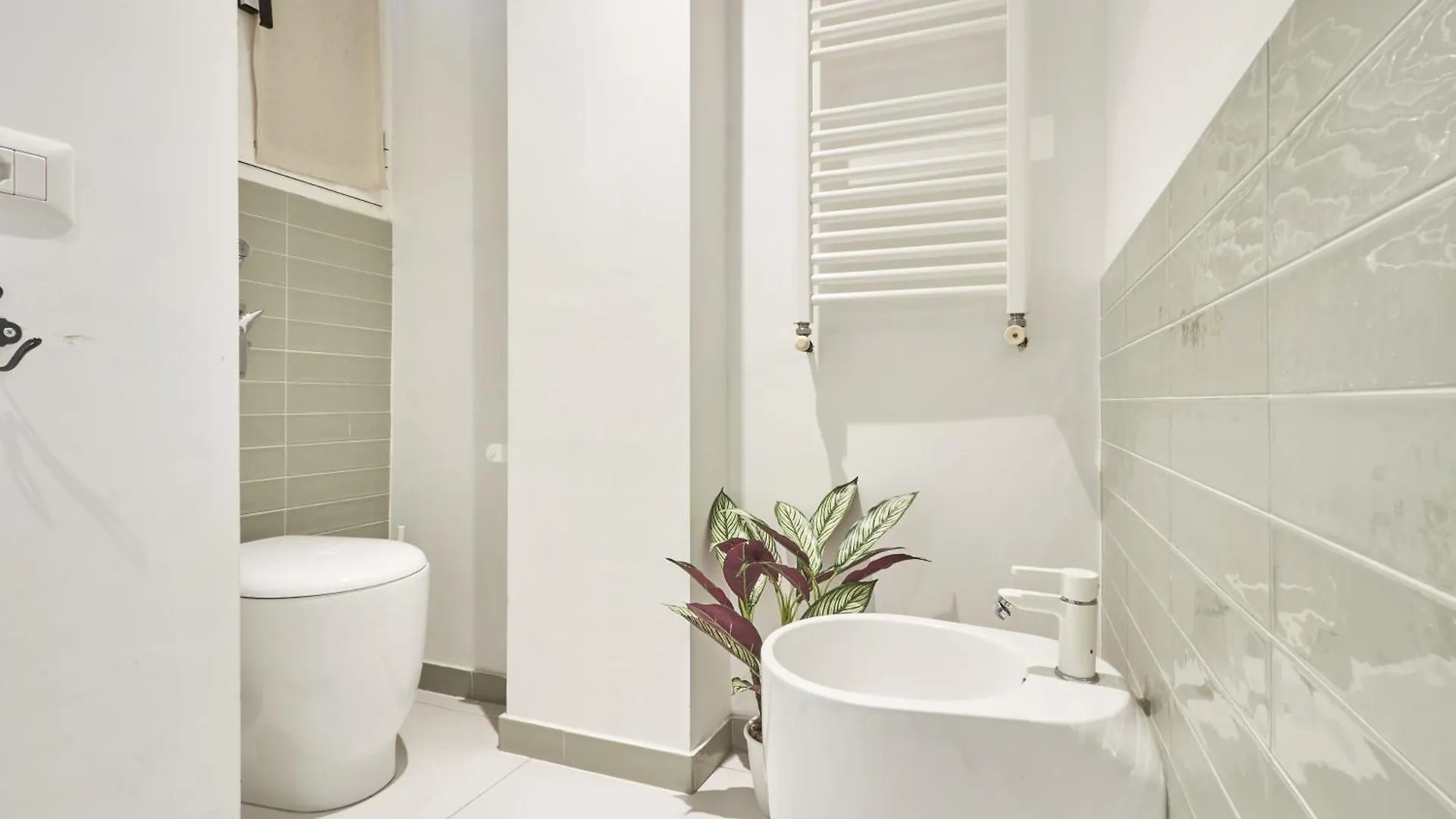 Apartment Elegante Appartamento Minimal Dai Tocchi Botanici Milan Italy