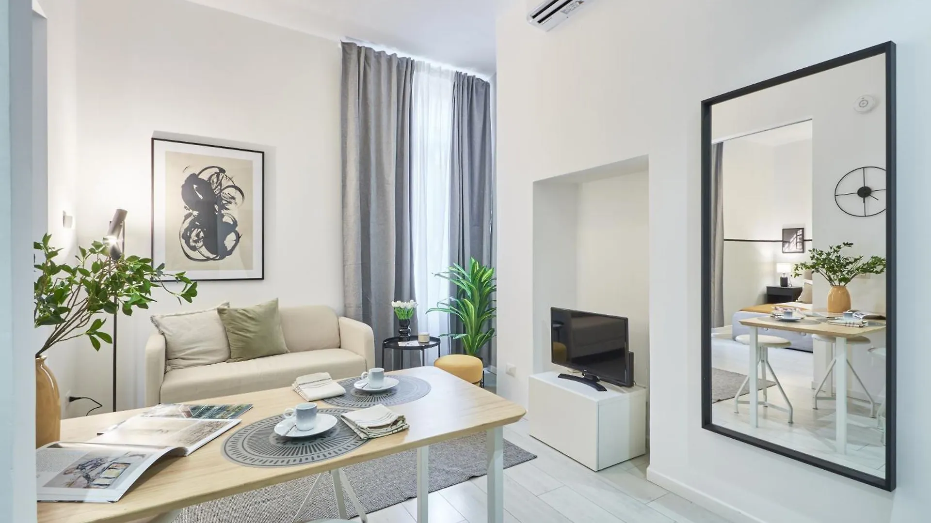 Apartment Elegante Appartamento Minimal Dai Tocchi Botanici Milan