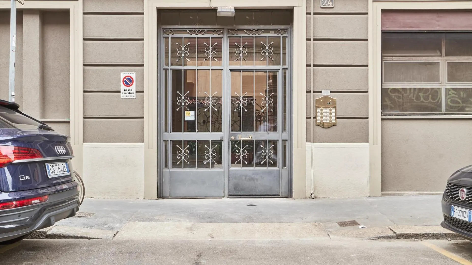 Apartment Elegante Appartamento Minimal Dai Tocchi Botanici Milan