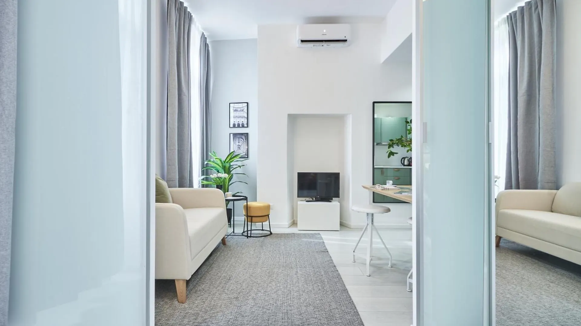Elegante Appartamento Minimal Dai Tocchi Botanici Milan Italy