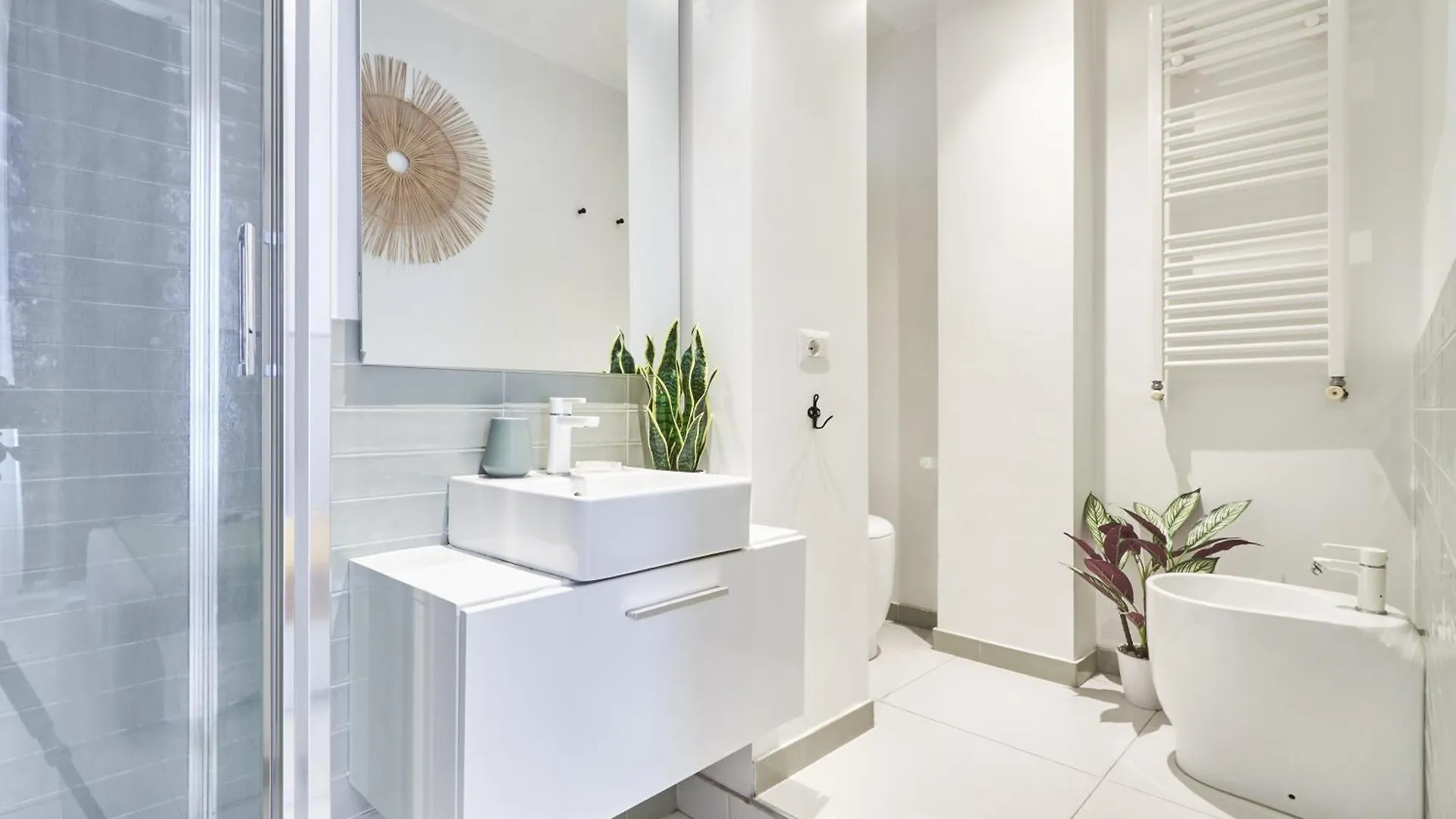 Elegante Appartamento Minimal Dai Tocchi Botanici Milan Apartment