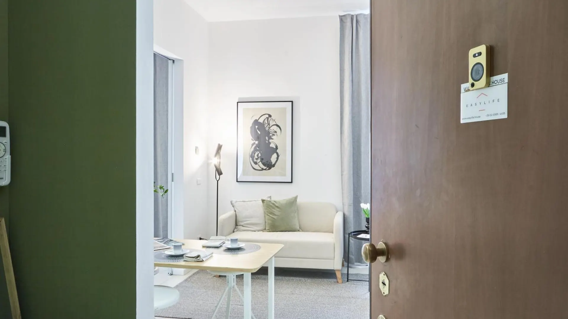 Elegante Appartamento Minimal Dai Tocchi Botanici Milan