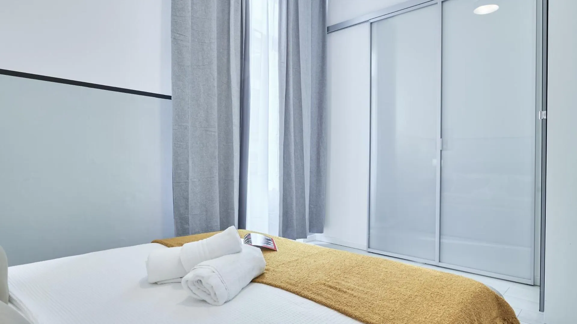 Elegante Appartamento Minimal Dai Tocchi Botanici Milan