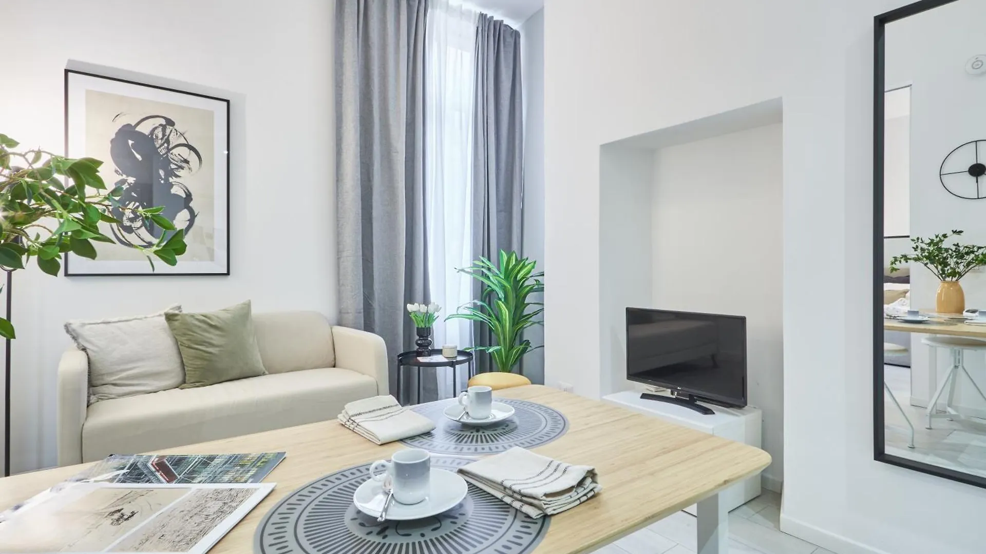 Apartment Elegante Appartamento Minimal Dai Tocchi Botanici Milan