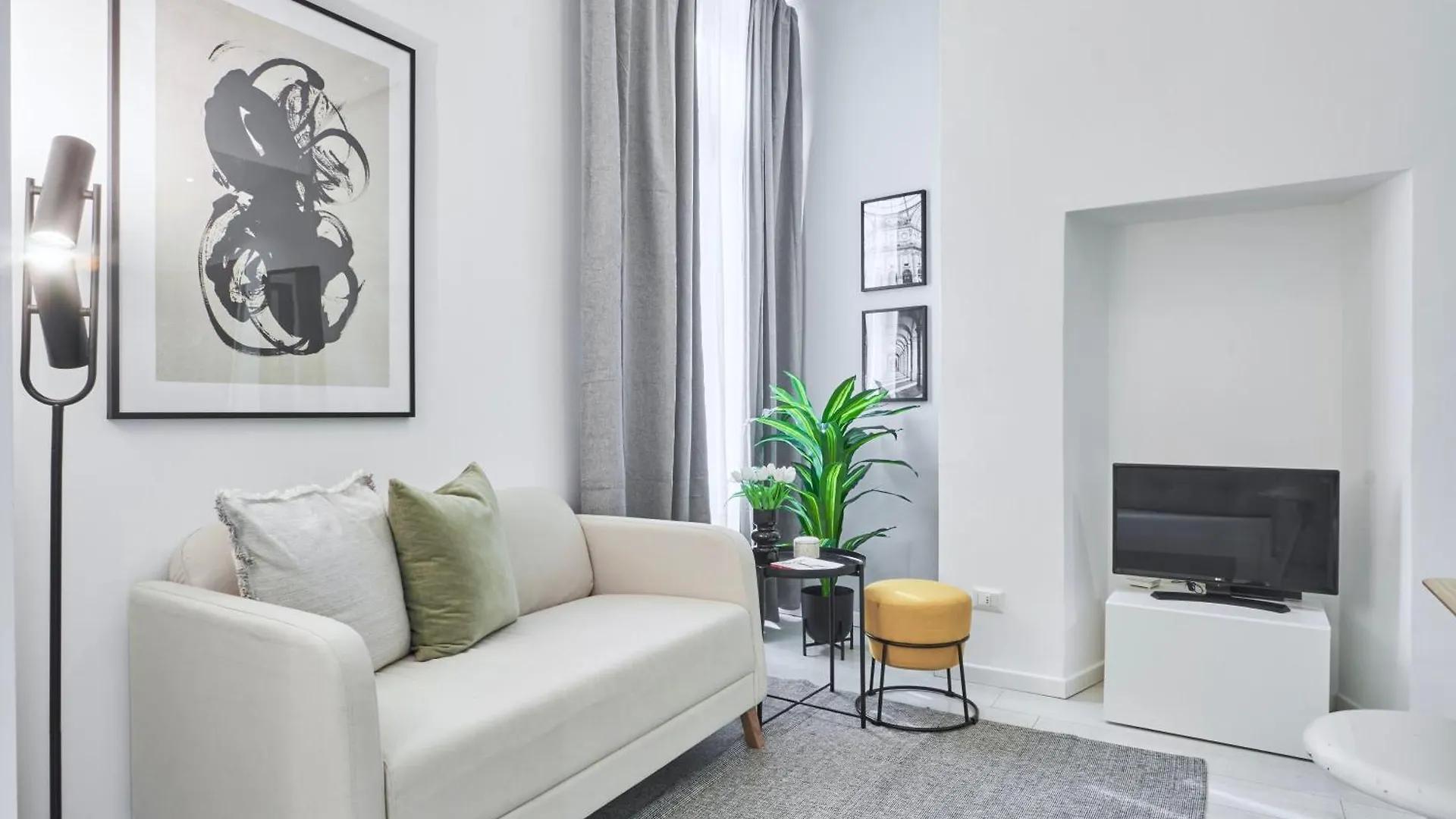 Elegante Appartamento Minimal Dai Tocchi Botanici Milan