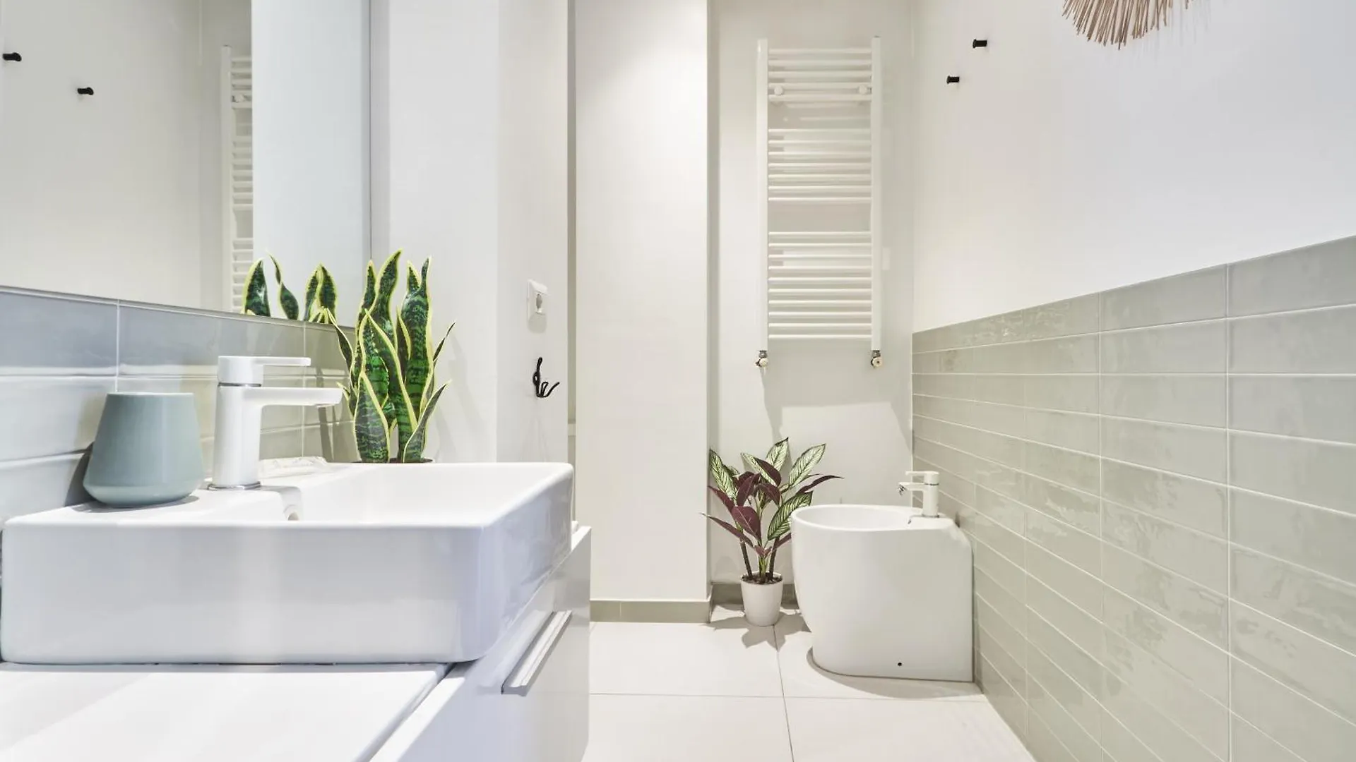 Apartment Elegante Appartamento Minimal Dai Tocchi Botanici Milan