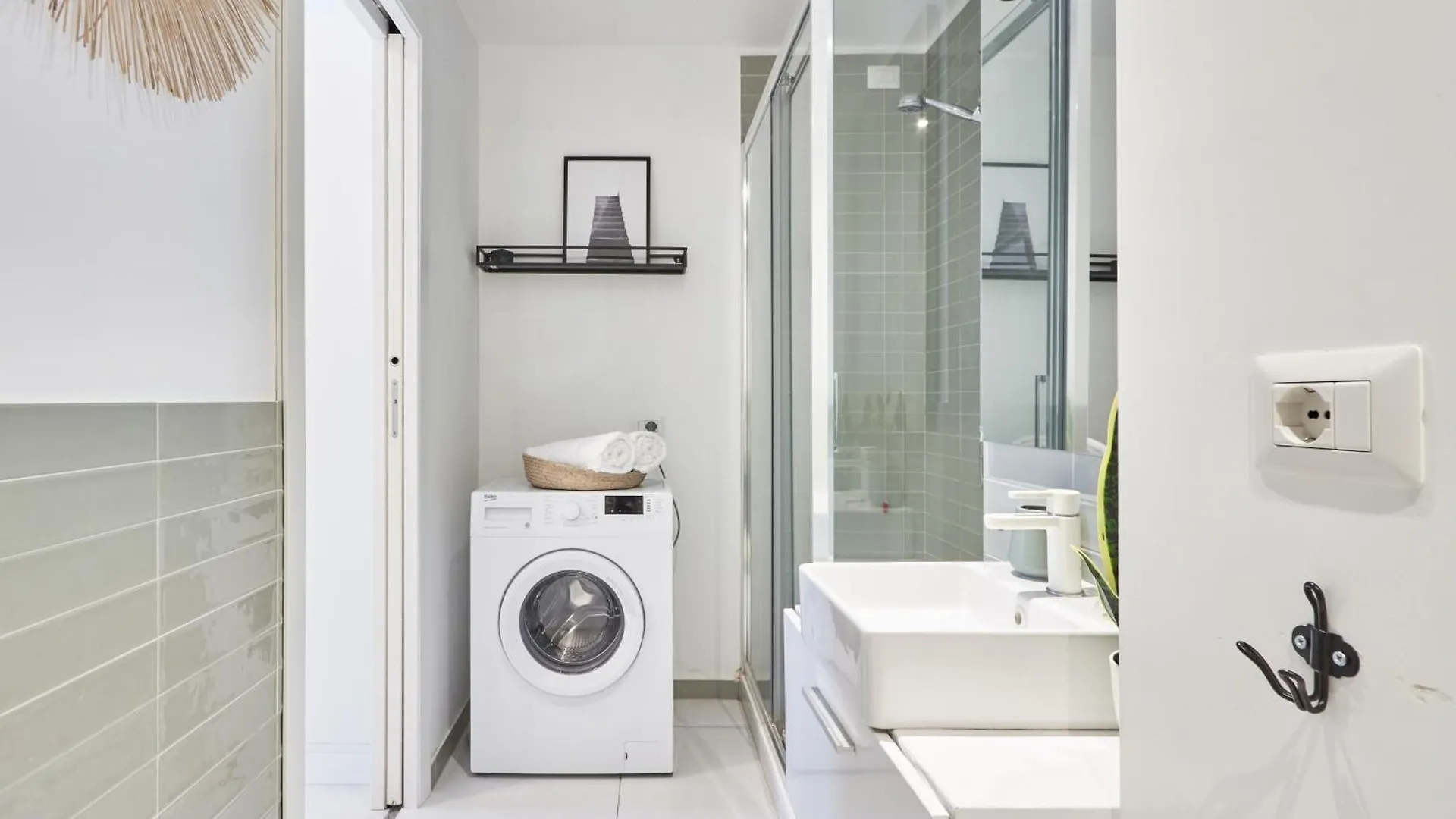 Elegante Appartamento Minimal Dai Tocchi Botanici Milan