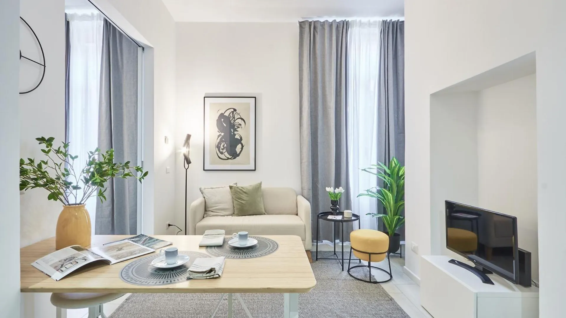 Elegante Appartamento Minimal Dai Tocchi Botanici Milan Apartment