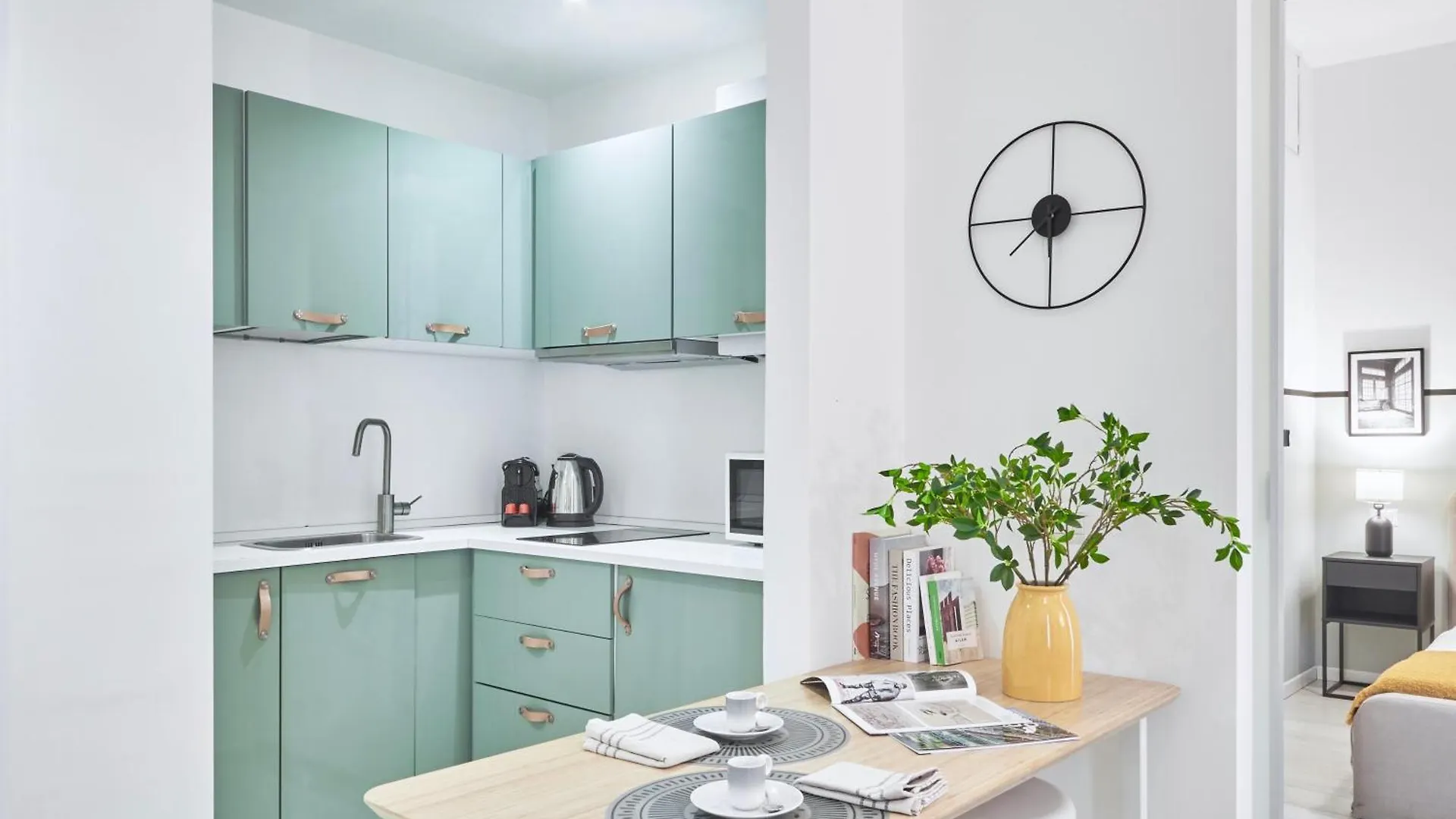 Elegante Appartamento Minimal Dai Tocchi Botanici Milan Apartment