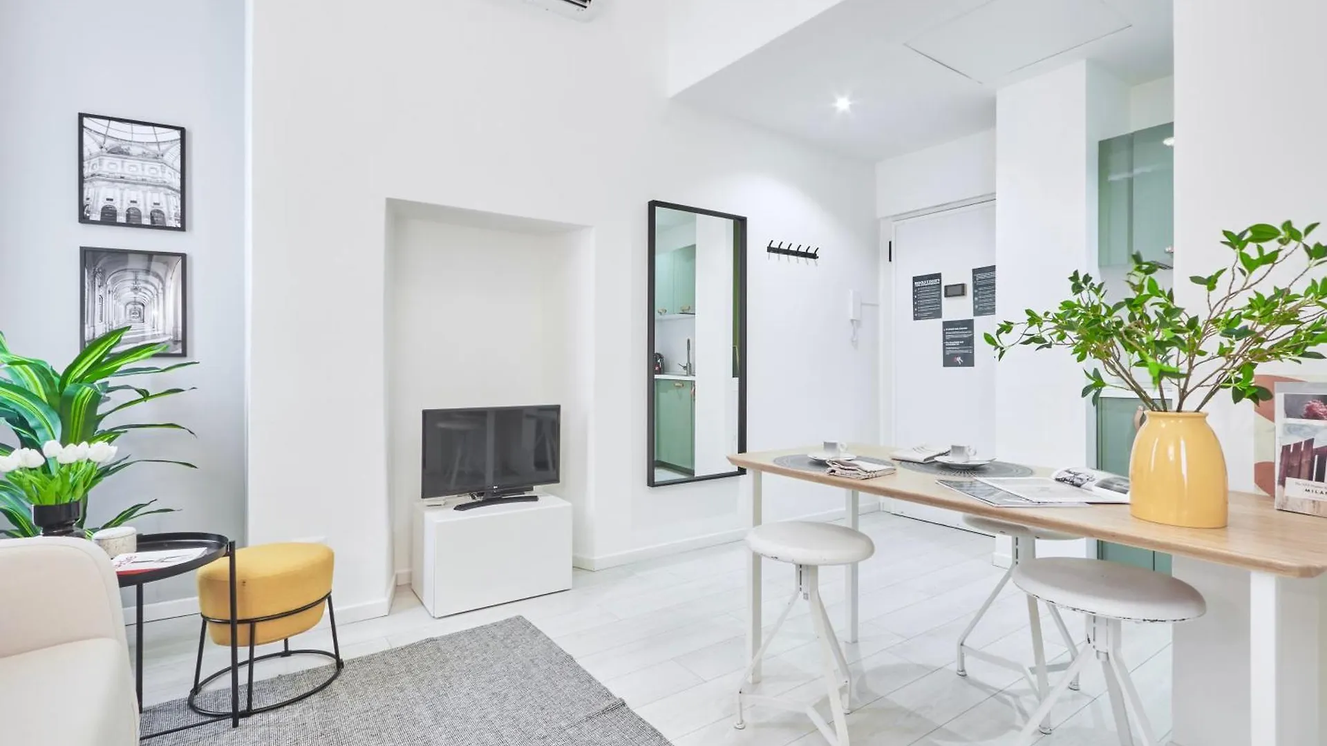 Apartment Elegante Appartamento Minimal Dai Tocchi Botanici Milan