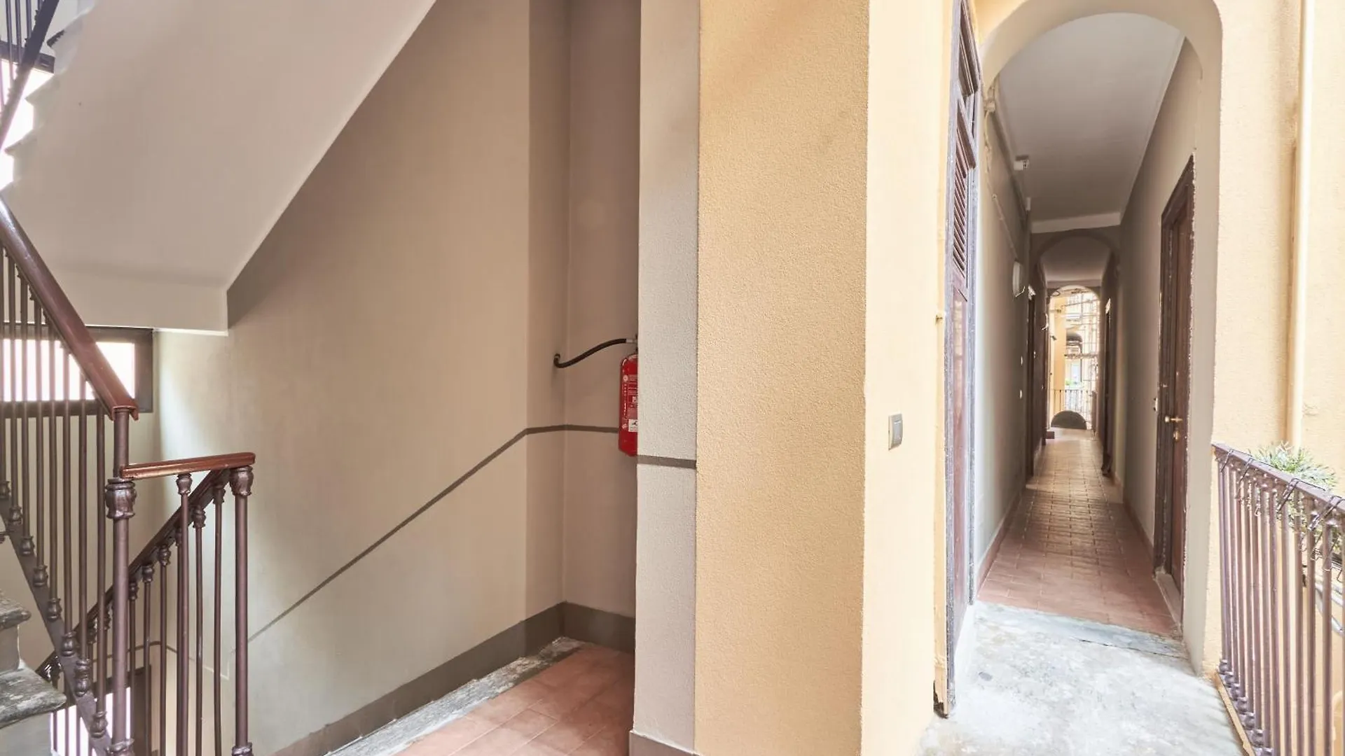 Elegante Appartamento Minimal Dai Tocchi Botanici Milano Italien